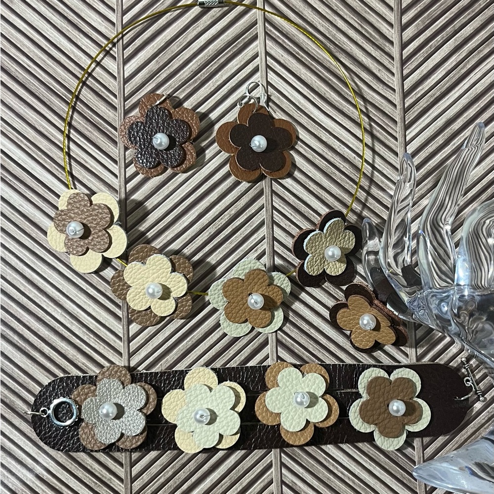 Floral Leather Jewelry Set with Pearls
